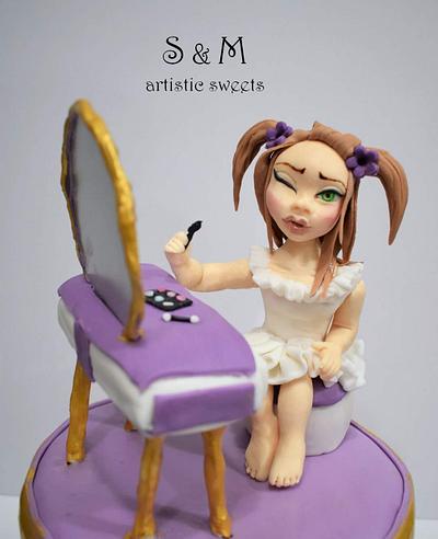 Petite Mademoiselle! Let's try mommy's things!!!! - Cake by S&M artistic sweets