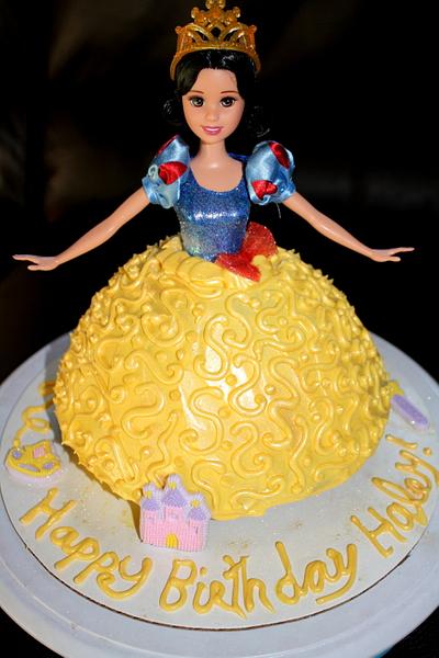 Snow White - Cake by Cuddles' Cupcake Bar