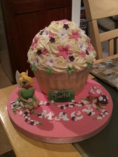 Tinkerbell giant cupcake - Cake by Bezmerelda