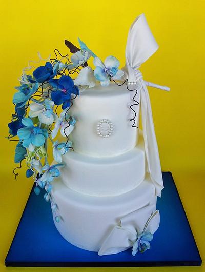 Wedding Cake White & Blue - Cake by Lucia Busico