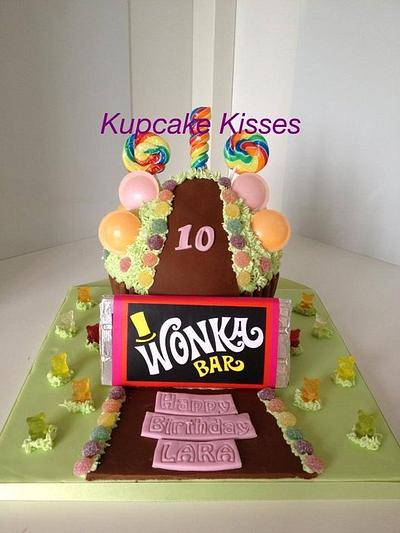 Willy Wonka Giant Cupcake xoxo - Cake by Lauren