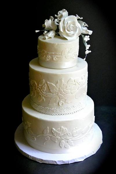 stenciled roses - Cake by Magda's cakes