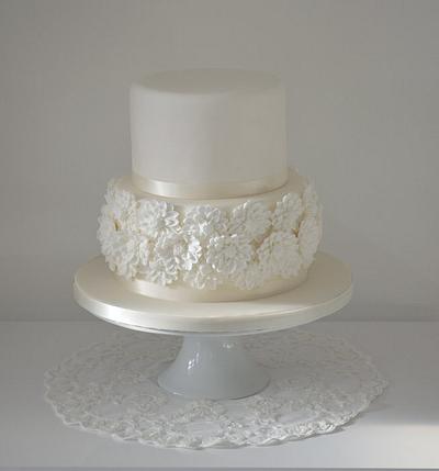 White flower wedding cake - Cake by Sugar Ruffles