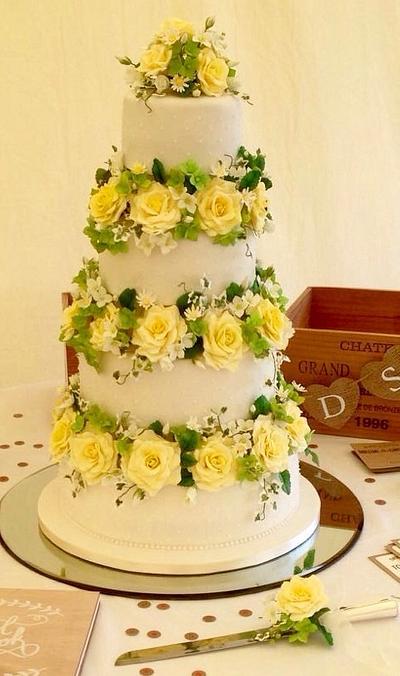 Yellow roses wedding cake - Cake by Katrinaskakes