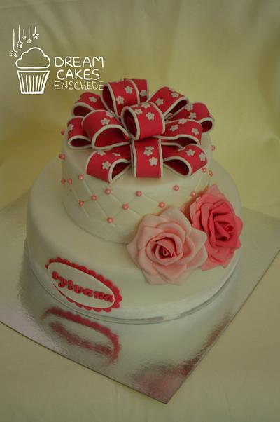 Roses cake! - Cake by Dream Cakes Enschede