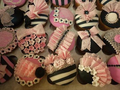 SugarVeil Cupcakes - Cake by clairescupcakes