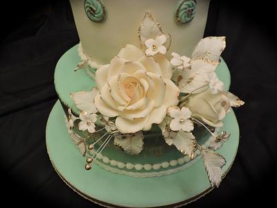 Gold and Roses - Cake by Theresa