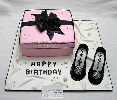 Pink box - Cake by Cynthia Jones