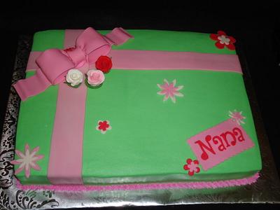 Gift wrapped - Cake by Kim Leatherwood
