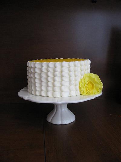 BUTTERCREAM CAKE WITH A FONDANT YELLOW FLOWER - Cake by Sandra Caputo