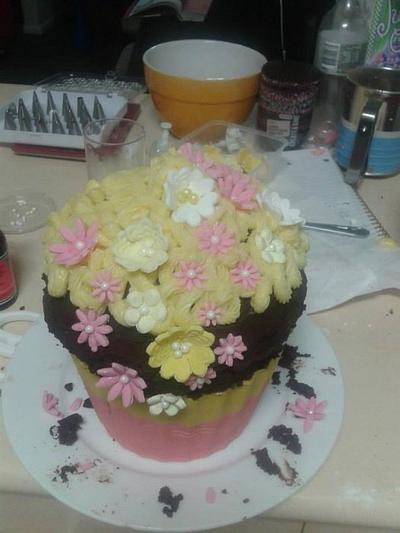 Giant Cupcake - Cake by lillian