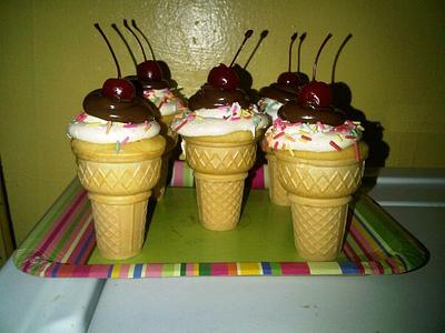 Ice cream cupcakes! - Cake by Gabriela Mera