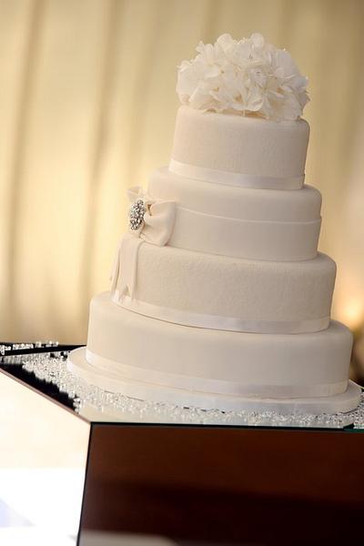 Sugarveil wedding cake.  - Cake by Thecandycake