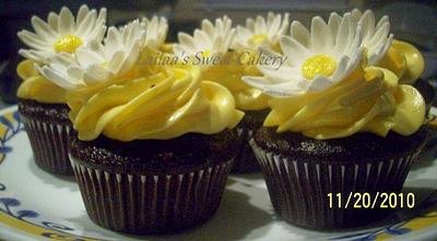 Yellow Daisy Cupcakes - Cake by Lailaa