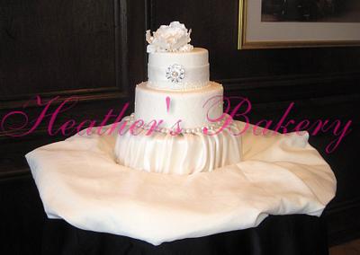 Fondant Ruching and Austin style Rose - Cake by HeathersBakery