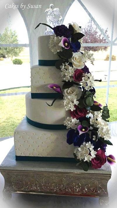 Cascading sugar flower wedding cake - Cake by Skmaestas