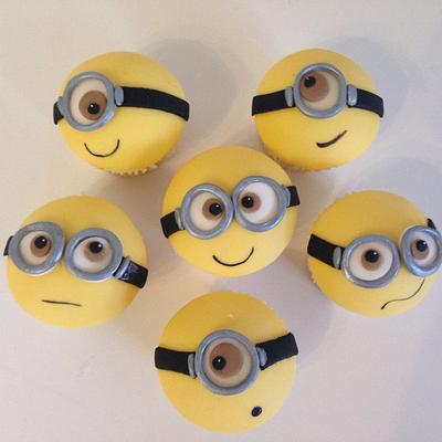 Minion cupcakes - Cake by nikki 