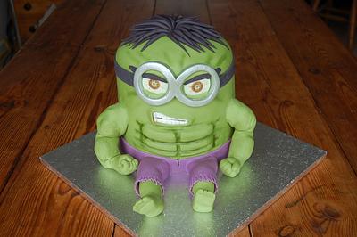 Hulk Minion - Cake by lovemuffins by clair