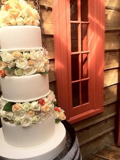 60kg Roses wedding cake - Cake by Kevin Martin