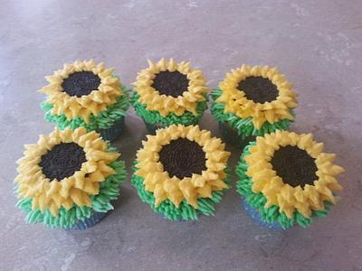 Sunflower Cupcakes - Cake by Deborah Wagstaff