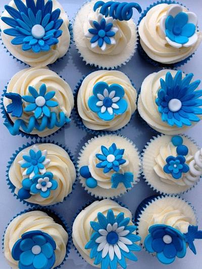 Bright Blue  - Cake by Rochelle Steer