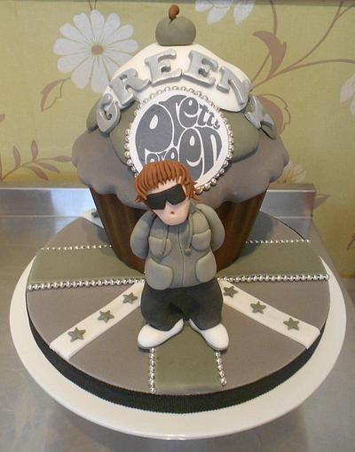 Liam Gallagher giant cupcake!  - Cake by Bezmerelda