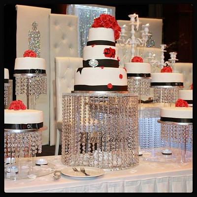 Red roses wedding cake  - Cake by Fem Cakes