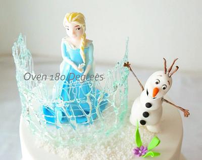 A warm hug from Olaf!  - Cake by Oven 180 Degrees
