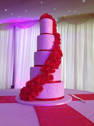 Red roses wedding cake - Cake by jameela
