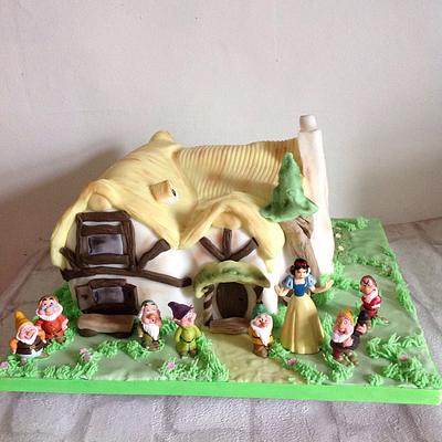 Snow White cake - Cake by Cupcakestar