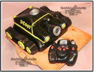 Remote control Spy-Cam - Cake by Suzanne Readman - Cakin' Faerie
