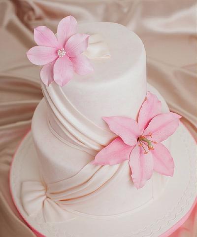 Gumpaste Lillies  - Cake by Sharon Zambito