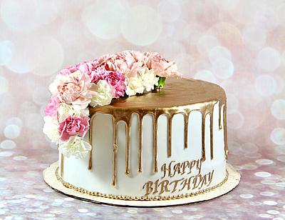 Gold drip cake - Cake by soods