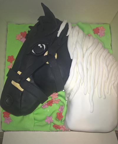 horse head cake  - Cake by Louise's  kitchen (Louise gibson)