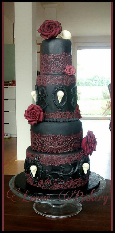Gothic elegance cake, with absinth  - Cake by Lunar Bakery