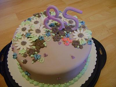 purple cake with flowers - Cake by binesa