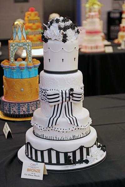 Black & White Wedding Cake - Cake by ClearlyCake