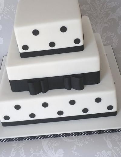 Black & White Wedding cake - Cake by Isabelle Bambridge