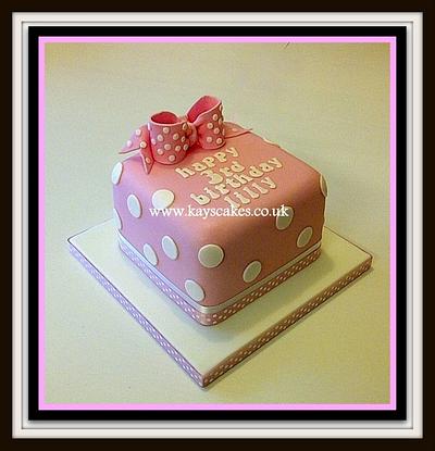 Polka Dots and Bow - Cake by Kays Cakes