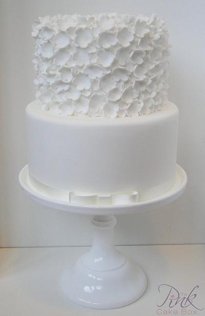White Blossom Elegance - Cake by Rose