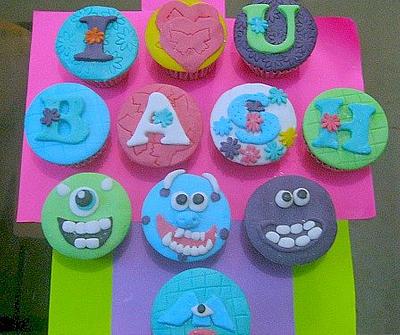 Monster Inc & Bee toppers - Cake by susana reyes