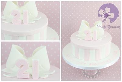 Pink hat box cake - Cake by Really Yummy