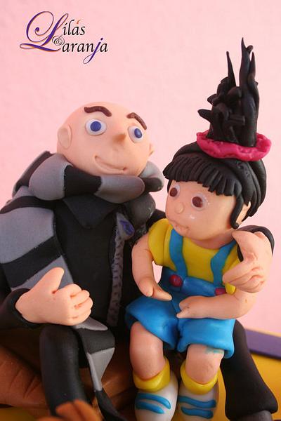 Gru and the girls (not another Minion cake) - Cake by Lilas e Laranja (by Teresa de Gruyter)