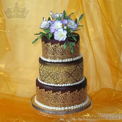 Vintage with flowers and gold lace - Cake by Eva Kralova