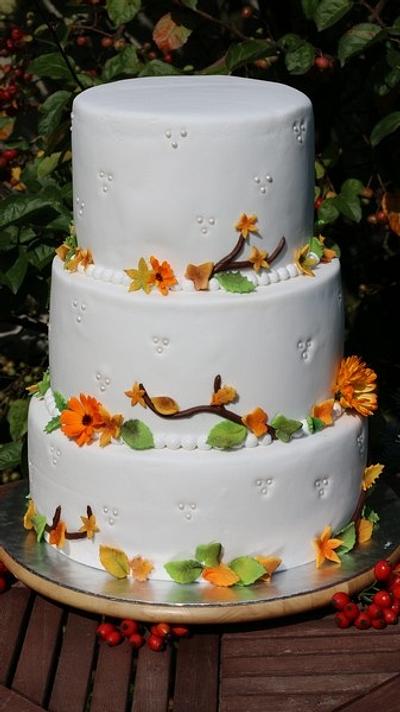 Autumn wedding cake & cupcakes>  - Cake by Lucya 