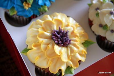 Flower Cupcake - Cake by creamblooms
