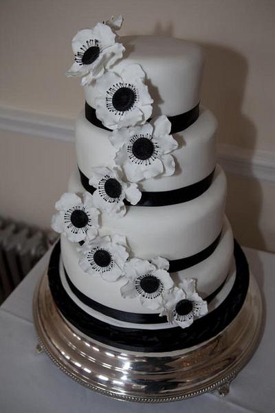 Black and white anemone - Cake by Melissa Woodland Cakes