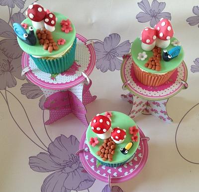 Toadstools and snails  - Cake by Samantha Dean
