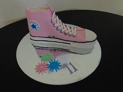Converse shoe cake - Cake by AlphacakesbyLoan 