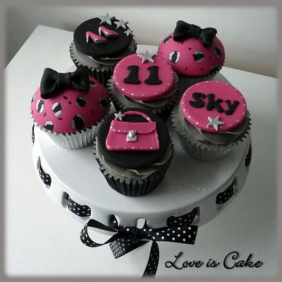 Girly pink animal print birthday cupcakes - Cake by Helen Geraghty
